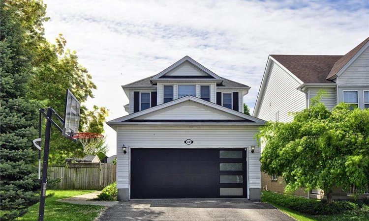 32 Kroeger Crescent
