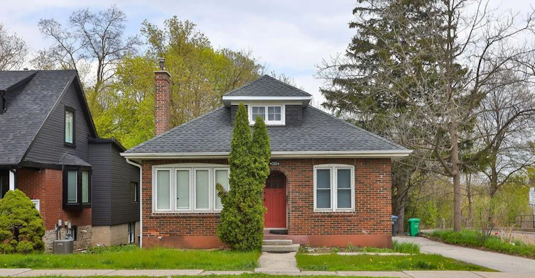 311 Queen Street S, Mississauga, ON, L5M 1L9 - 3