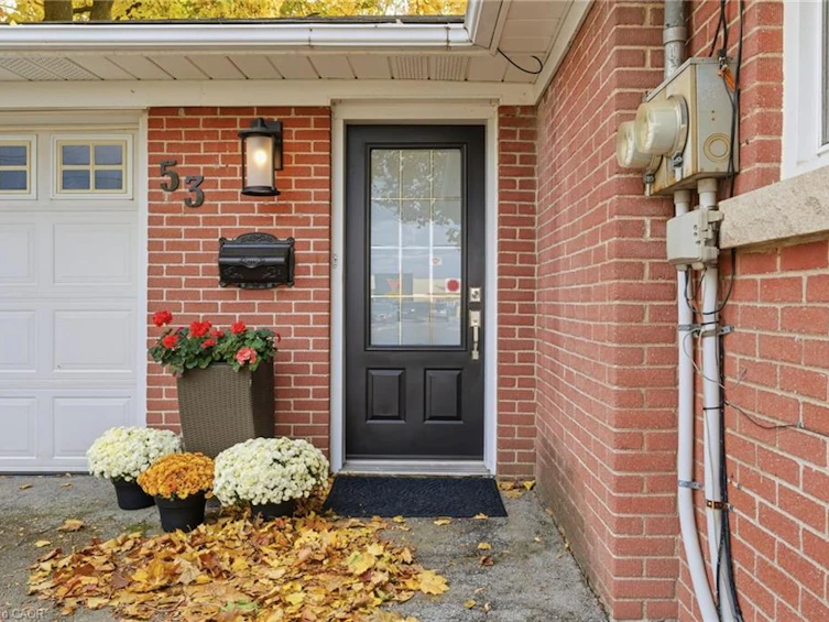 53 Livingston Avenue, Grimsby, ON, L3M 1L3 - 3