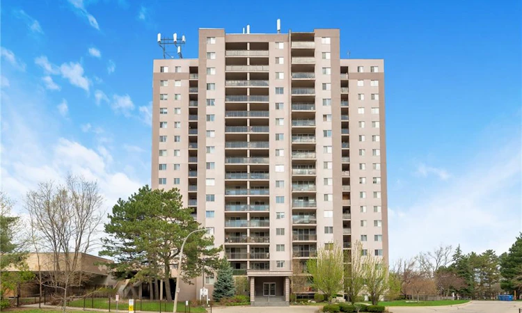 1501-975 Warwick Court