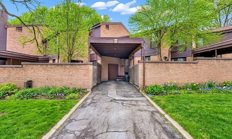 3-28 Underhill Crescent