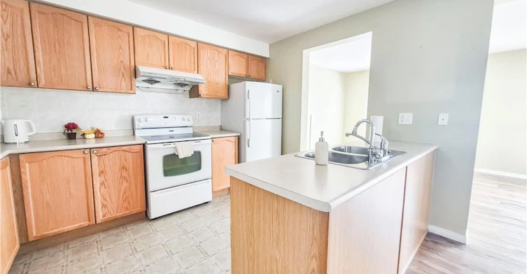 775 Karlsfeld Road, Waterloo, ON, N2T 2X2 - 2