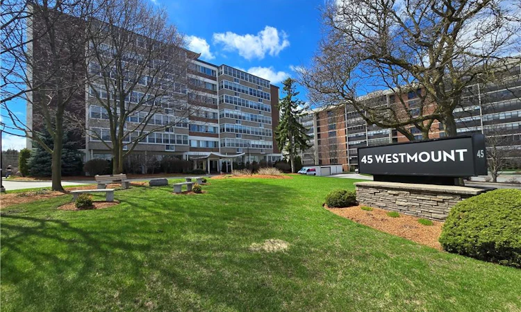 202-45 Westmount Road N