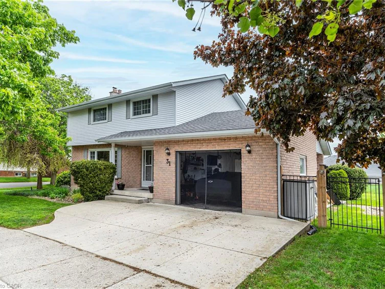 31 Blackfriar Lane, Brantford, ON, N3R 7M2 - 2