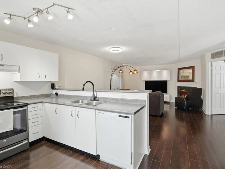 216-1451 Walkers Line, Burlington, ON, L7M 4P1 - 10