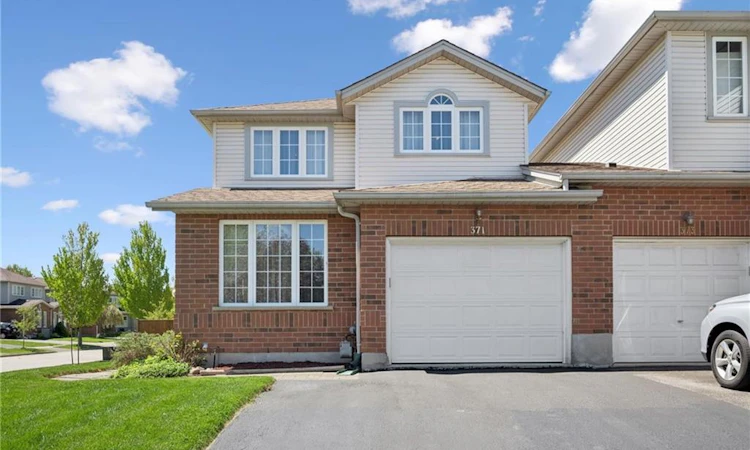 371 University Downs Crescent