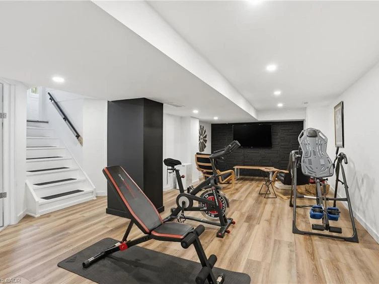 27 Blossom Avenue, Brant, ON, L3T 5L9 - 47