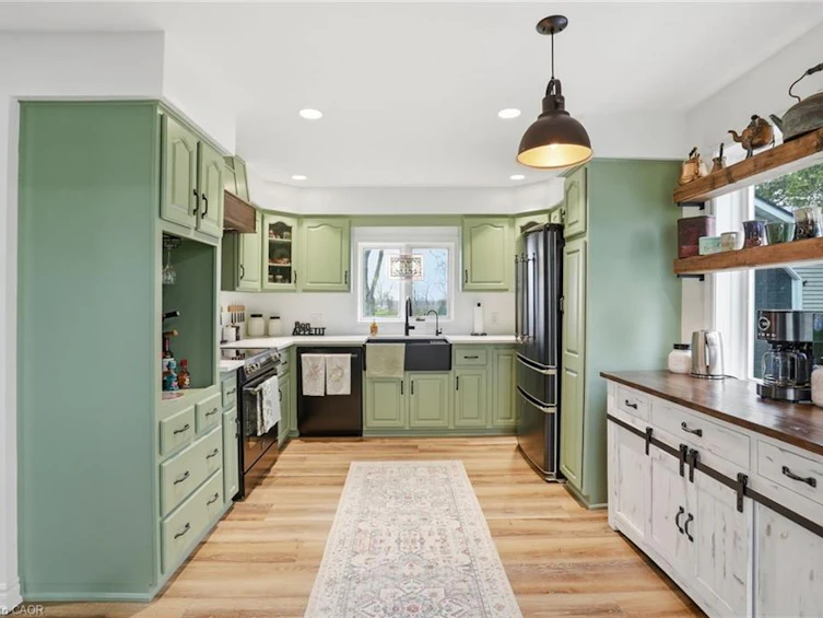 27 Blossom Avenue, Brant, ON, L3T 5L9 - 6