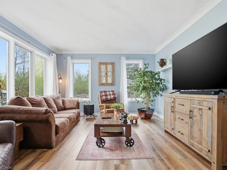 27 Blossom Avenue, Brant, ON, L3T 5L9 - 10