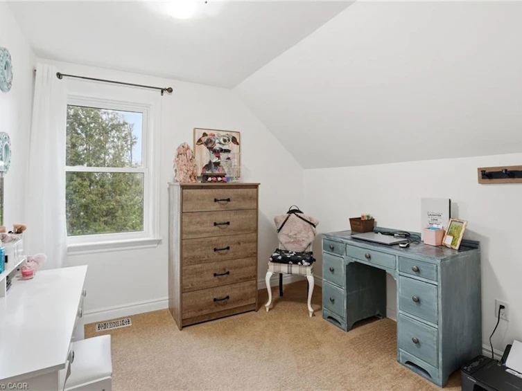 27 Blossom Avenue, Brant, ON, L3T 5L9 - 18