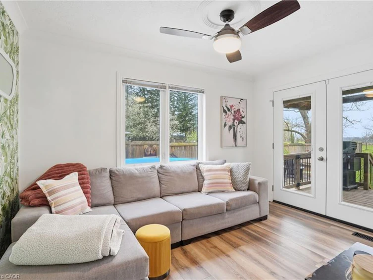 27 Blossom Avenue, Brant, ON, L3T 5L9 - 13