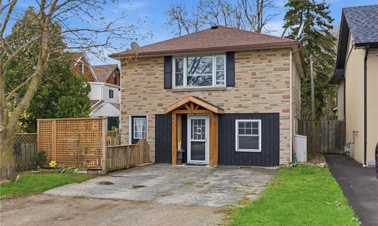 20 Peel Street S
