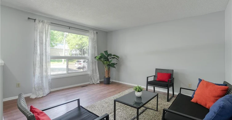 A-30 Amos Avenue, Waterloo, ON, N2L 5G3 - 3