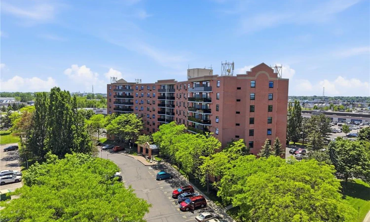 716-9 Bonheur Court