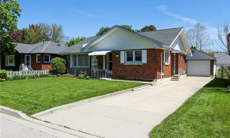 15 Richard Avenue