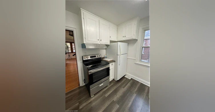 9 Gary Avenue, Hamilton, ON, L8S 1Y2 - 2