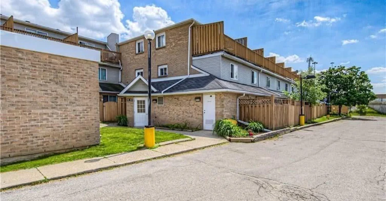 58-67 Valleyview Road, Kitchener, ON, N2E 3J1