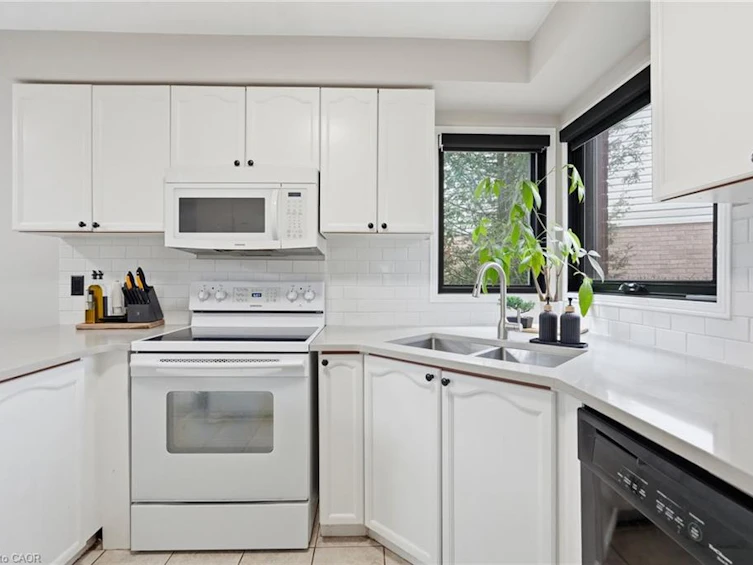 6 Woodcroft Crescent, Hamilton, ON, L8B 0H1 - 7