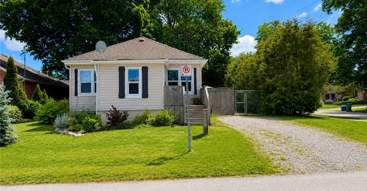 49 William Street, North Dumfries, ON, N0B 1E0 - 2
