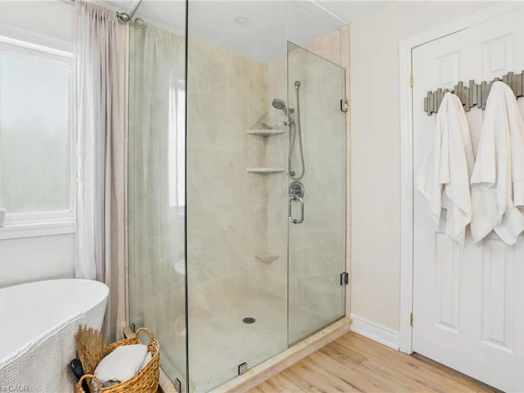 156 Valmont Street, Hamilton, ON, L9G 4Z9 - 33