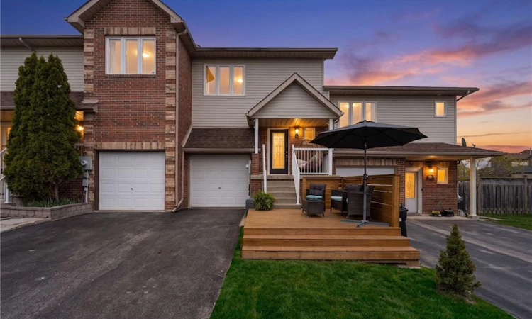 4 Parkside Crescent