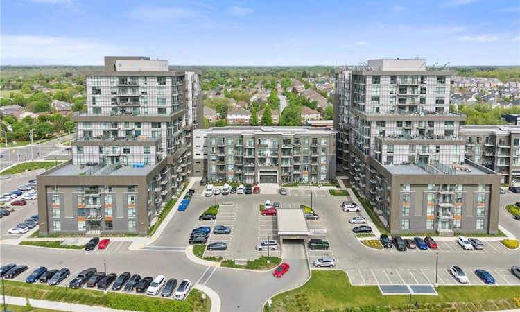 417-450 Dundas Street E
