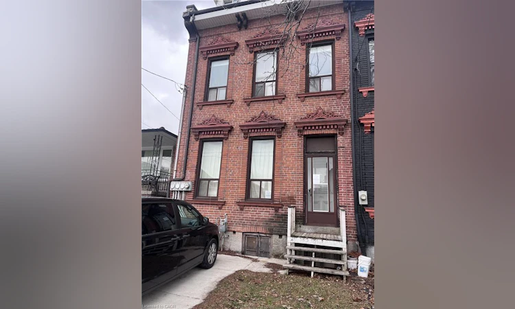 223 Park Street N