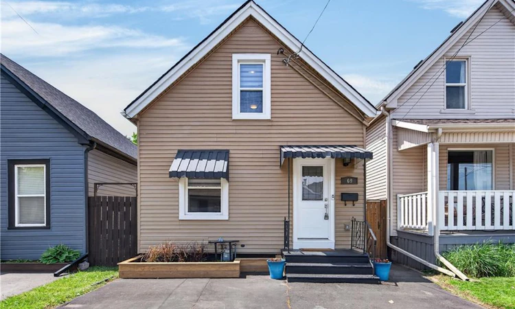 69 Robins Avenue