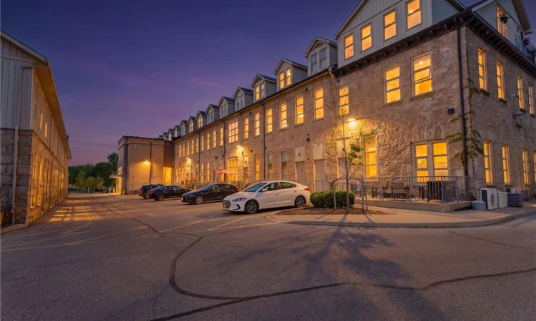 111-25 Concession Street