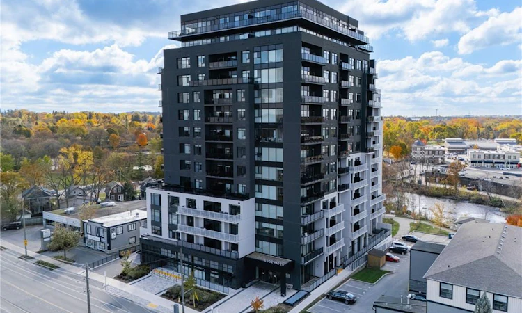 601-71 Wyndham Street S