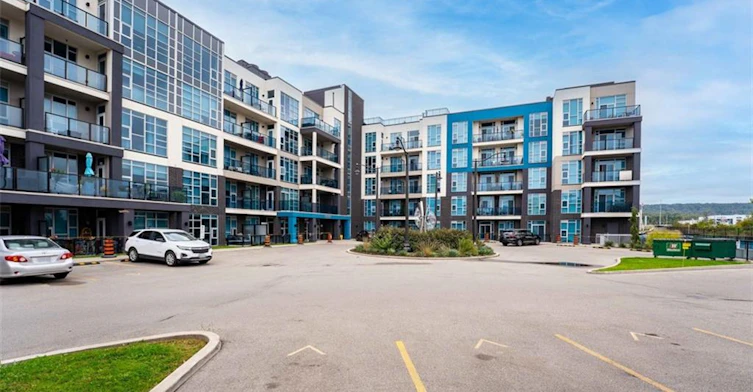 213-10 Concord Place, Grimsby, ON, L3M 0G6 - 3