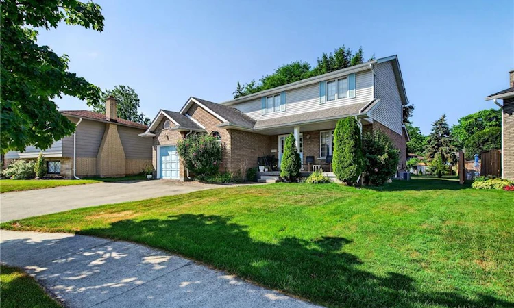 11 Greenbriar Court