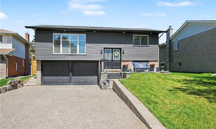 44 Oakhurst Crescent
