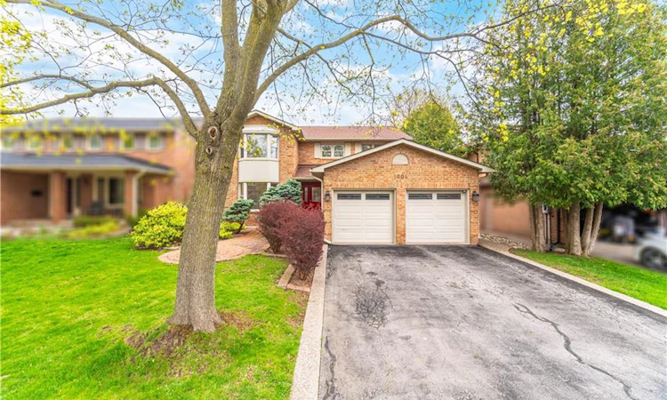1004 Roxborough Drive
