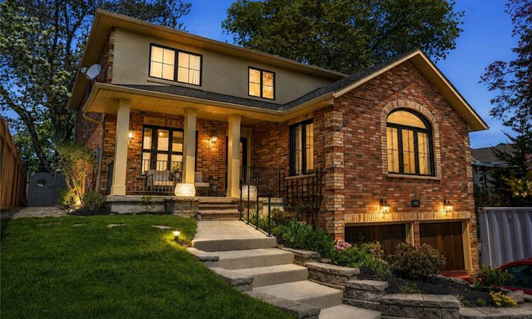 329 Plains Road W