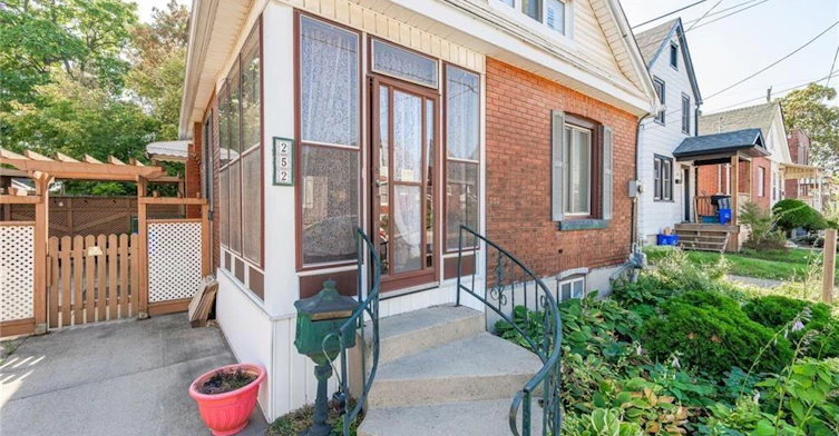 252 Beechwood Avenue, Hamilton, ON, L8L 2T1 - 4