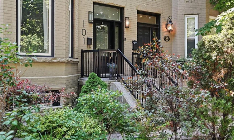 101 Victoria Avenue S