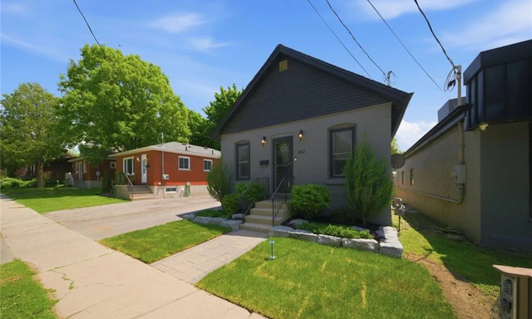 162 Grand River Avenue