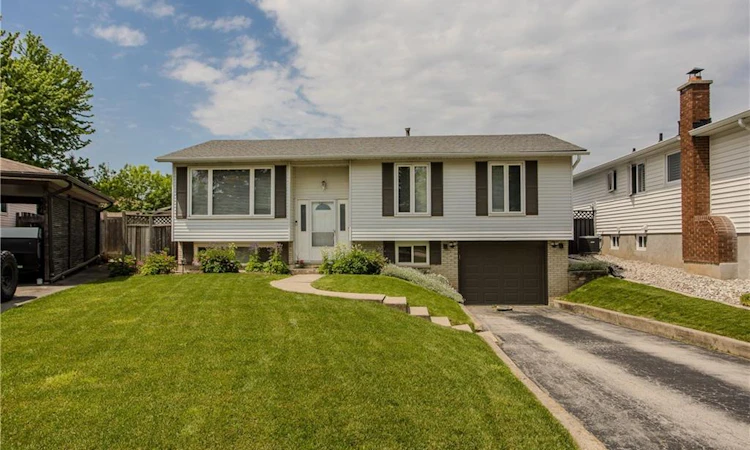 3125 Michael Crescent