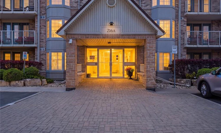 A307-216 Plains Road W