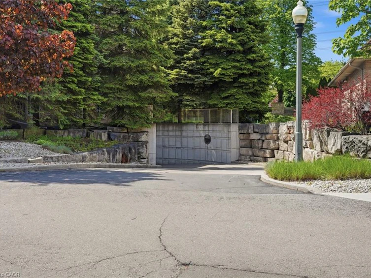 A307-216 Plains Road W, Burlington, ON, L7T 4M3 - 35