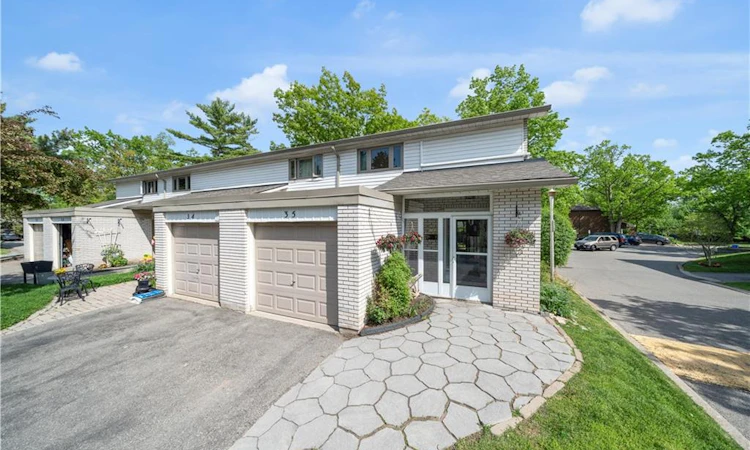 35-1270 Gainsborough Drive