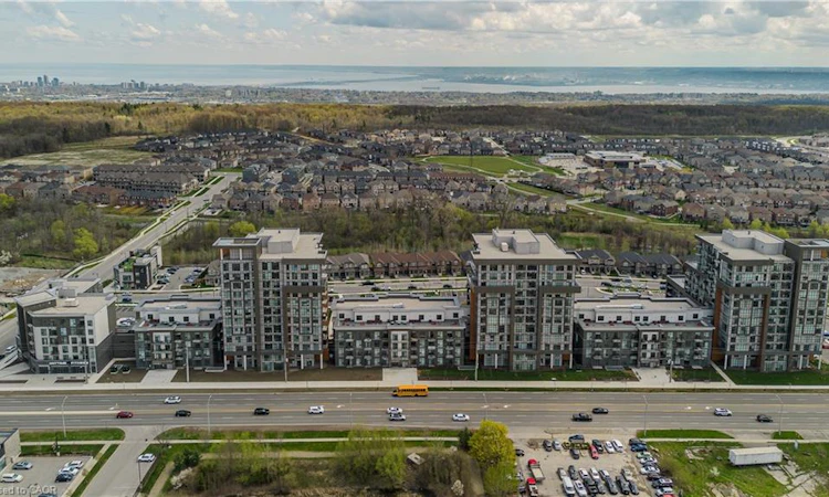 317-470 Dundas Street E