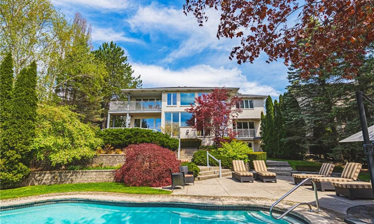 2 Anslow Court