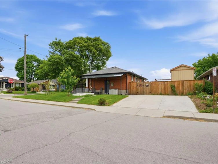 150 Mountville Avenue, Hamilton, ON, L9A 1E7 - 2