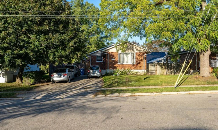 41 Alma Street N