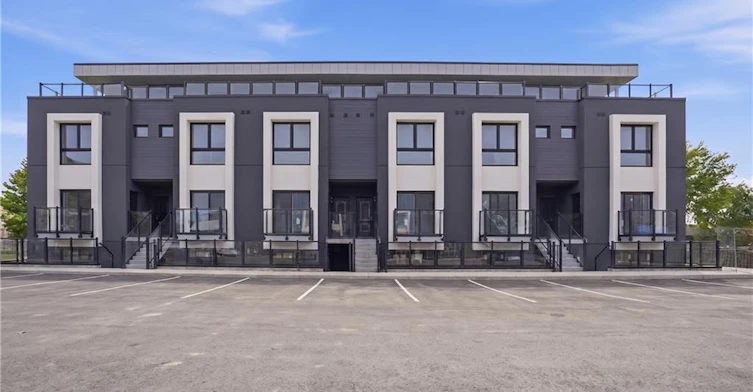 311-6638 Mcleod Road, Niagara Falls, ON, L2G 3G5