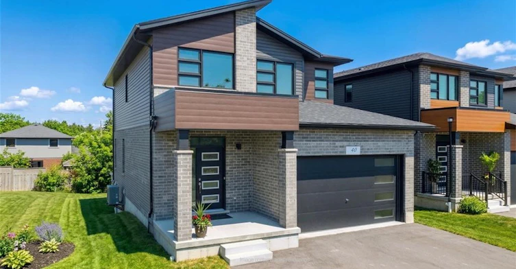 40 Moon Crescent, Cambridge, ON, N1S 0C4 - 2