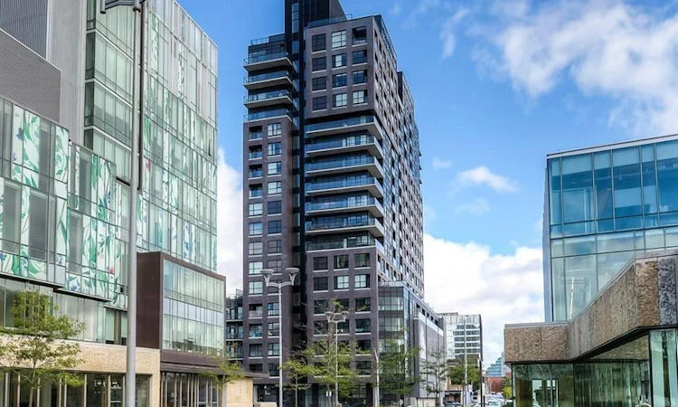 1713-1 Victoria Street S