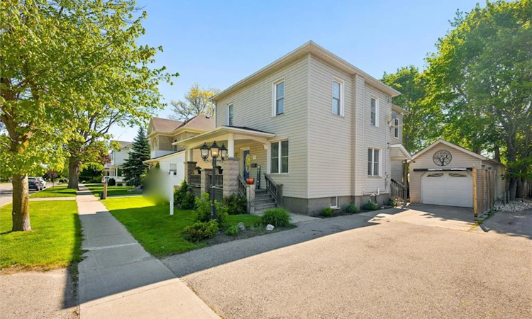 61 Memorial Avenue